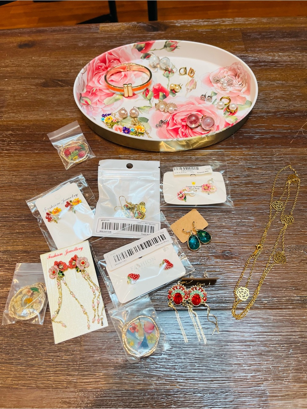 Jewelry lot with 20 pairs of earrings, plus a few necklaces and bracelets.